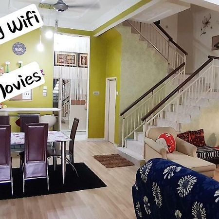 E&A Homestay Klia/ Sepang/ Nilai Buitenkant foto